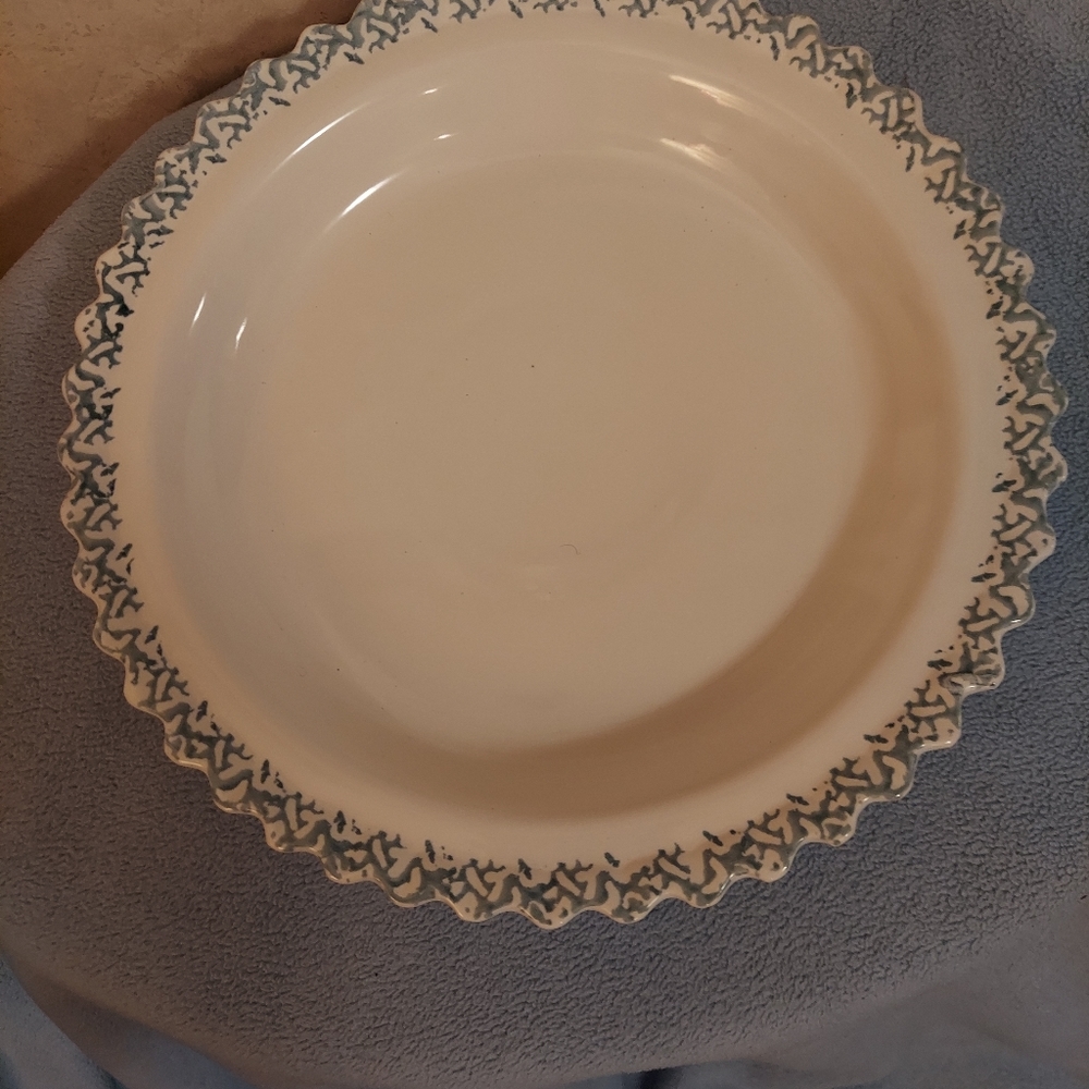 Very nice pie plate with lid